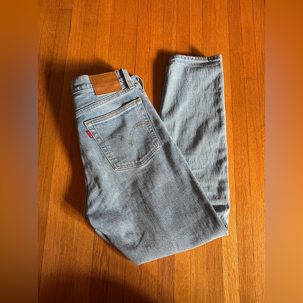 Levi’s Wedgie Lightwash Denim Redtab Slimfit Jeans, Size 26”